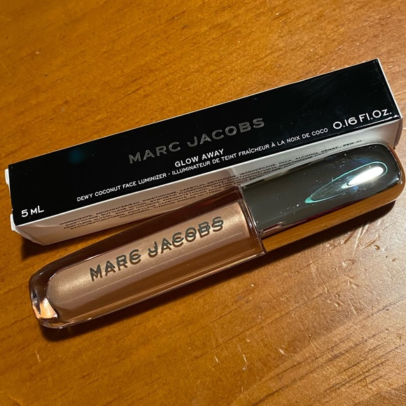 Marc Jacobs Glow Away Dewy Coconut Face Luminizer - Picture 2 of 14